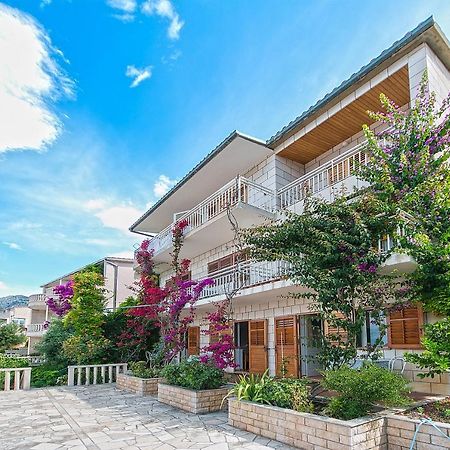 Apartments And Rooms By The Sea Brela, Makarska - 2752 Екстериор снимка