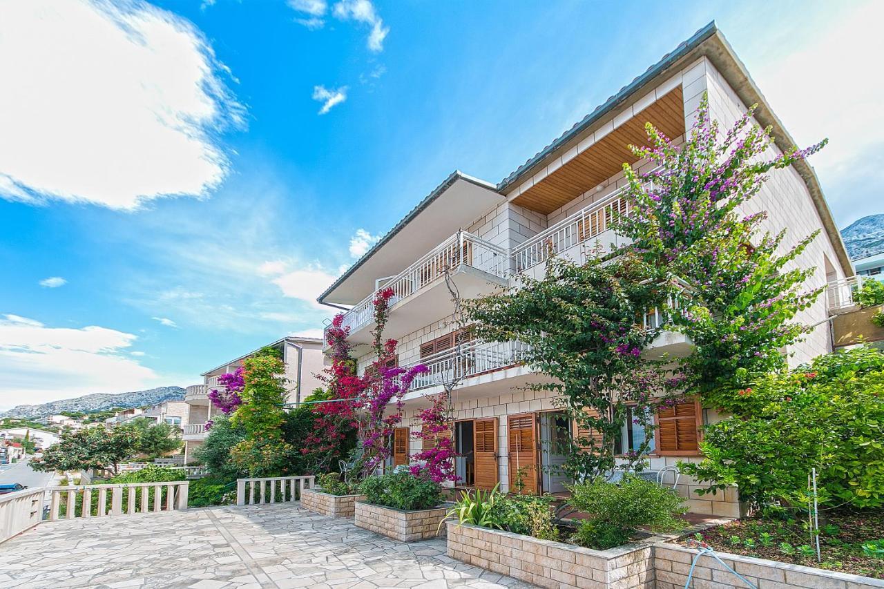 Apartments And Rooms By The Sea Brela, Makarska - 2752 Екстериор снимка