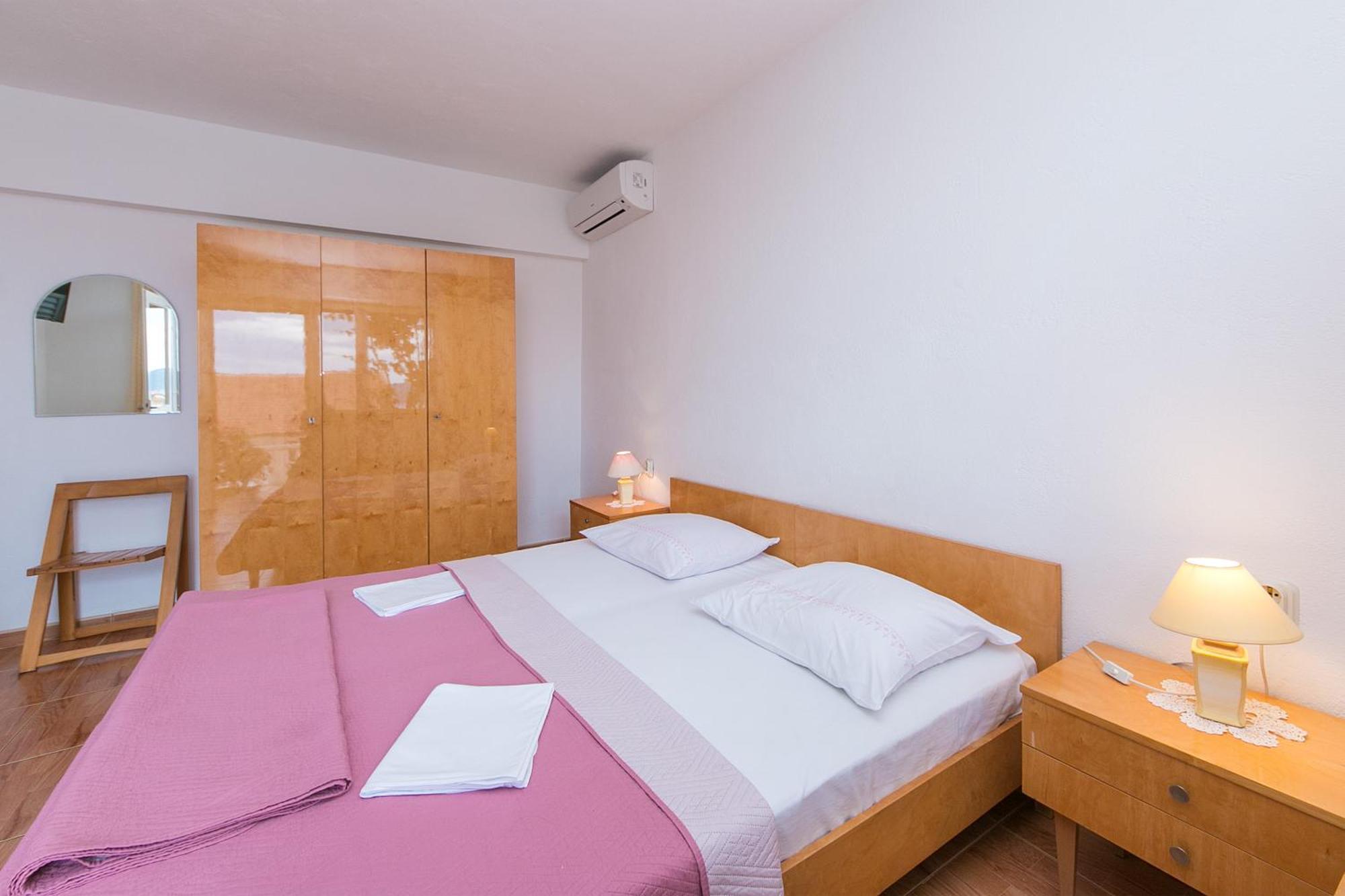 Apartments And Rooms By The Sea Brela, Makarska - 2752 Стая снимка