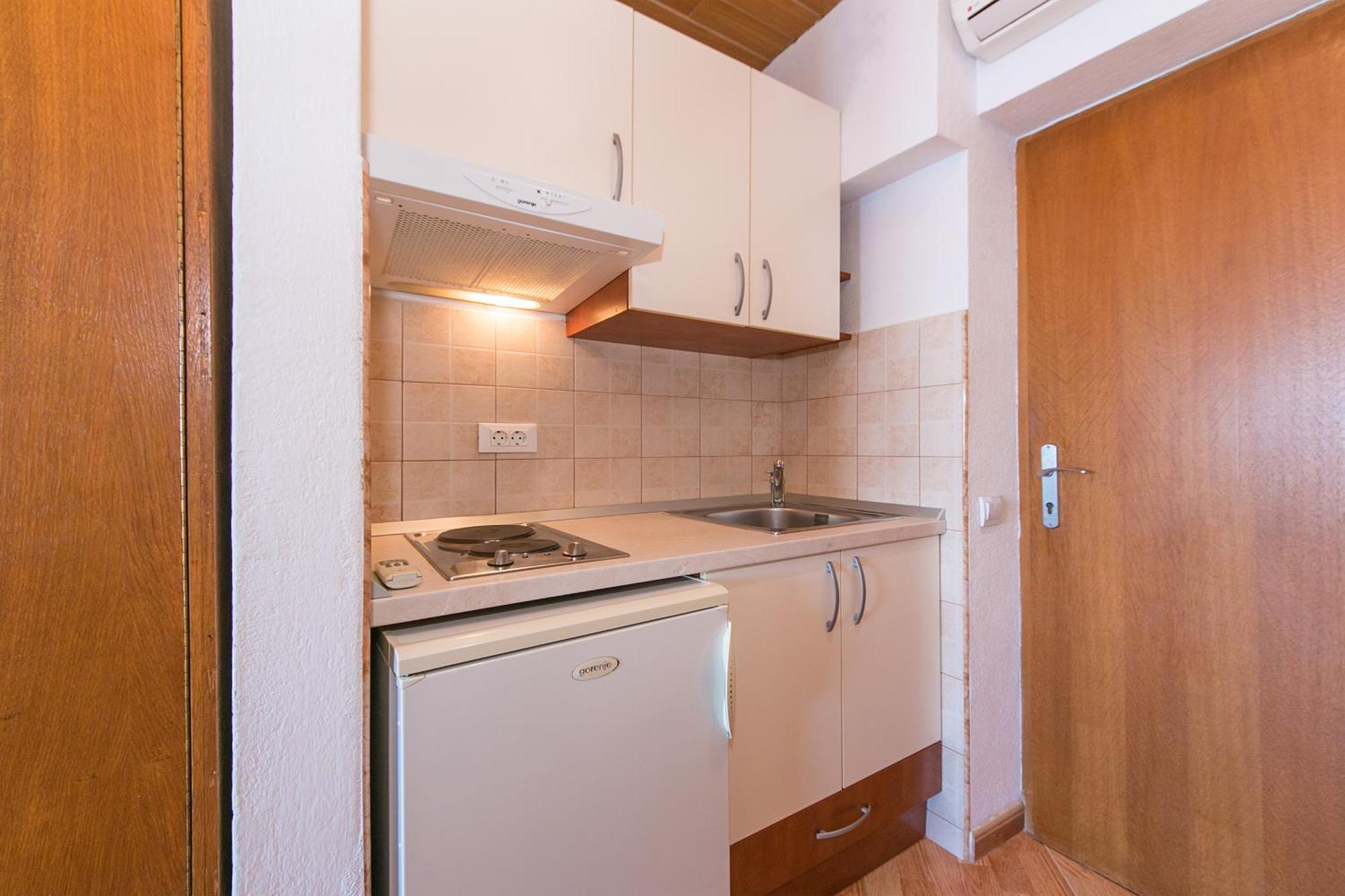 Apartments And Rooms By The Sea Brela, Makarska - 2752 Стая снимка