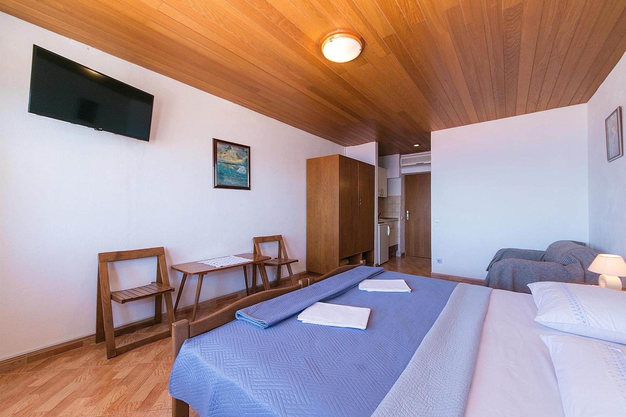 Apartments And Rooms By The Sea Brela, Makarska - 2752 Стая снимка