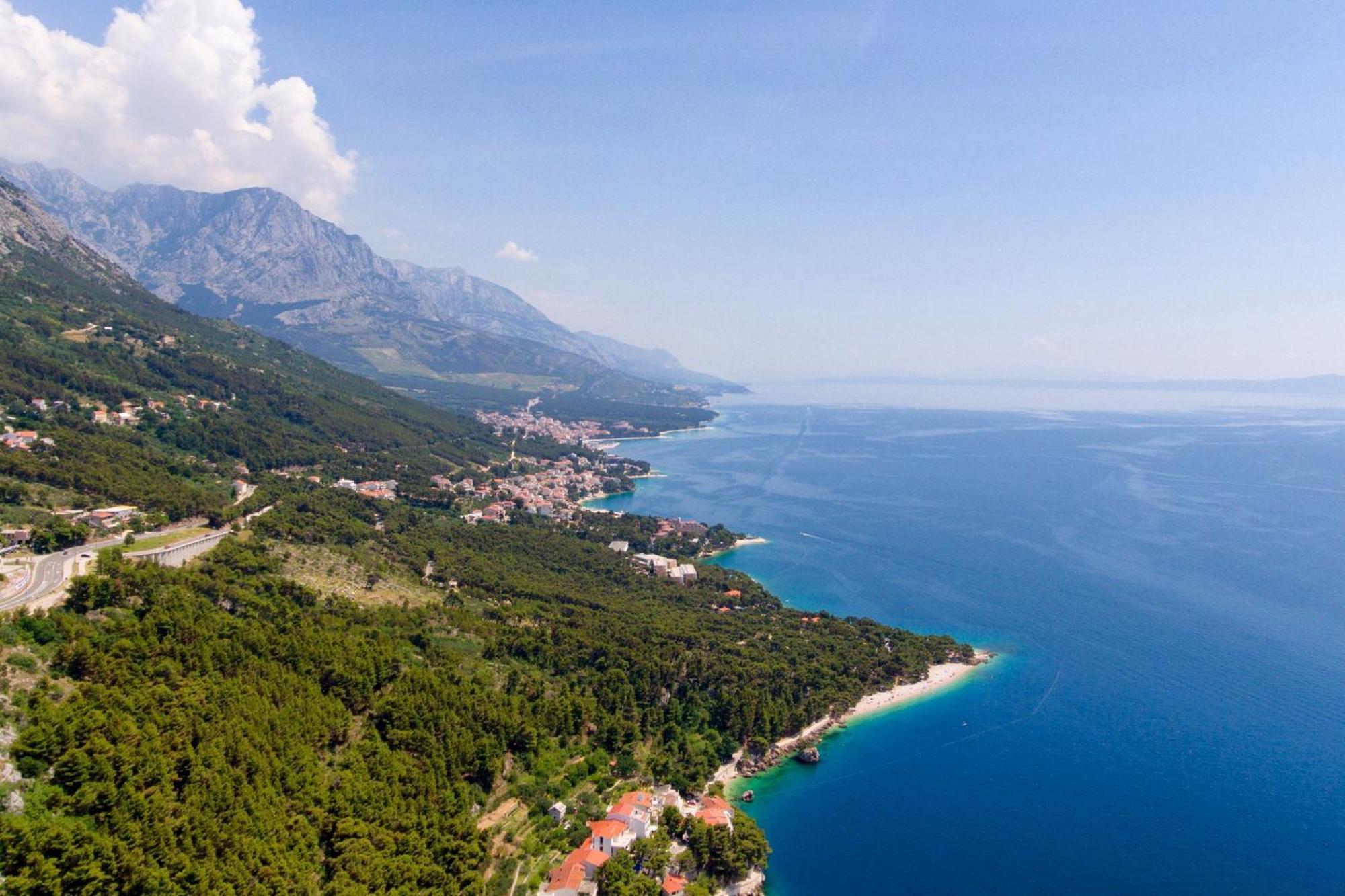 Apartments And Rooms By The Sea Brela, Makarska - 2752 Екстериор снимка