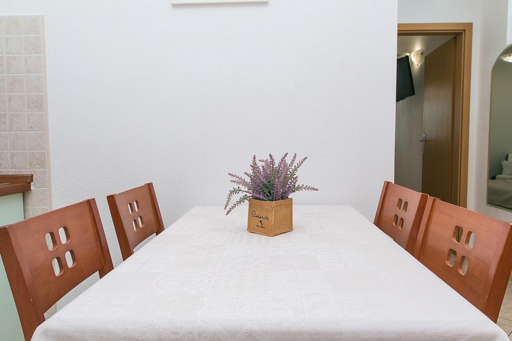 Apartments And Rooms By The Sea Brela, Makarska - 2752 Стая снимка