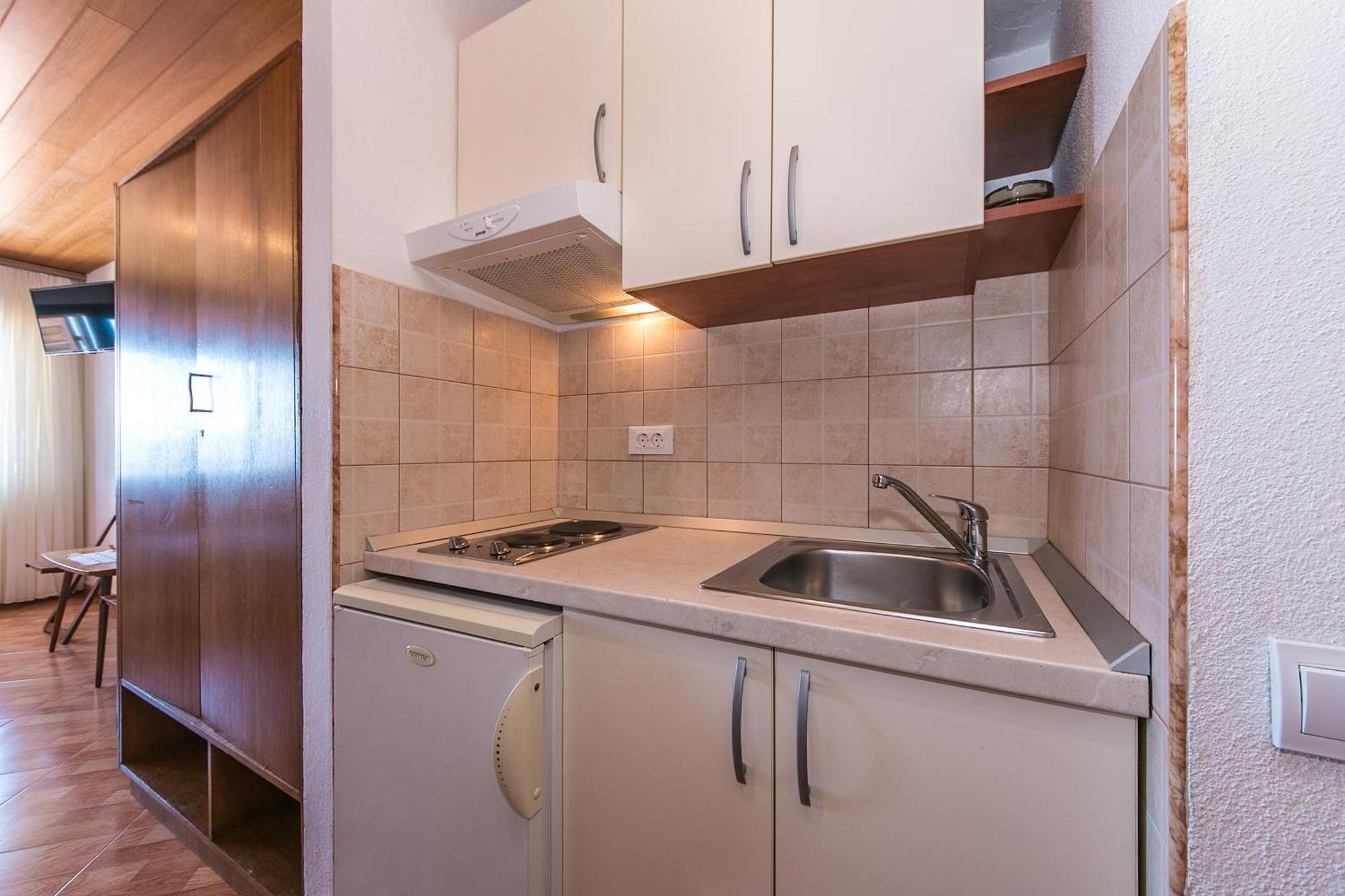Apartments And Rooms By The Sea Brela, Makarska - 2752 Екстериор снимка