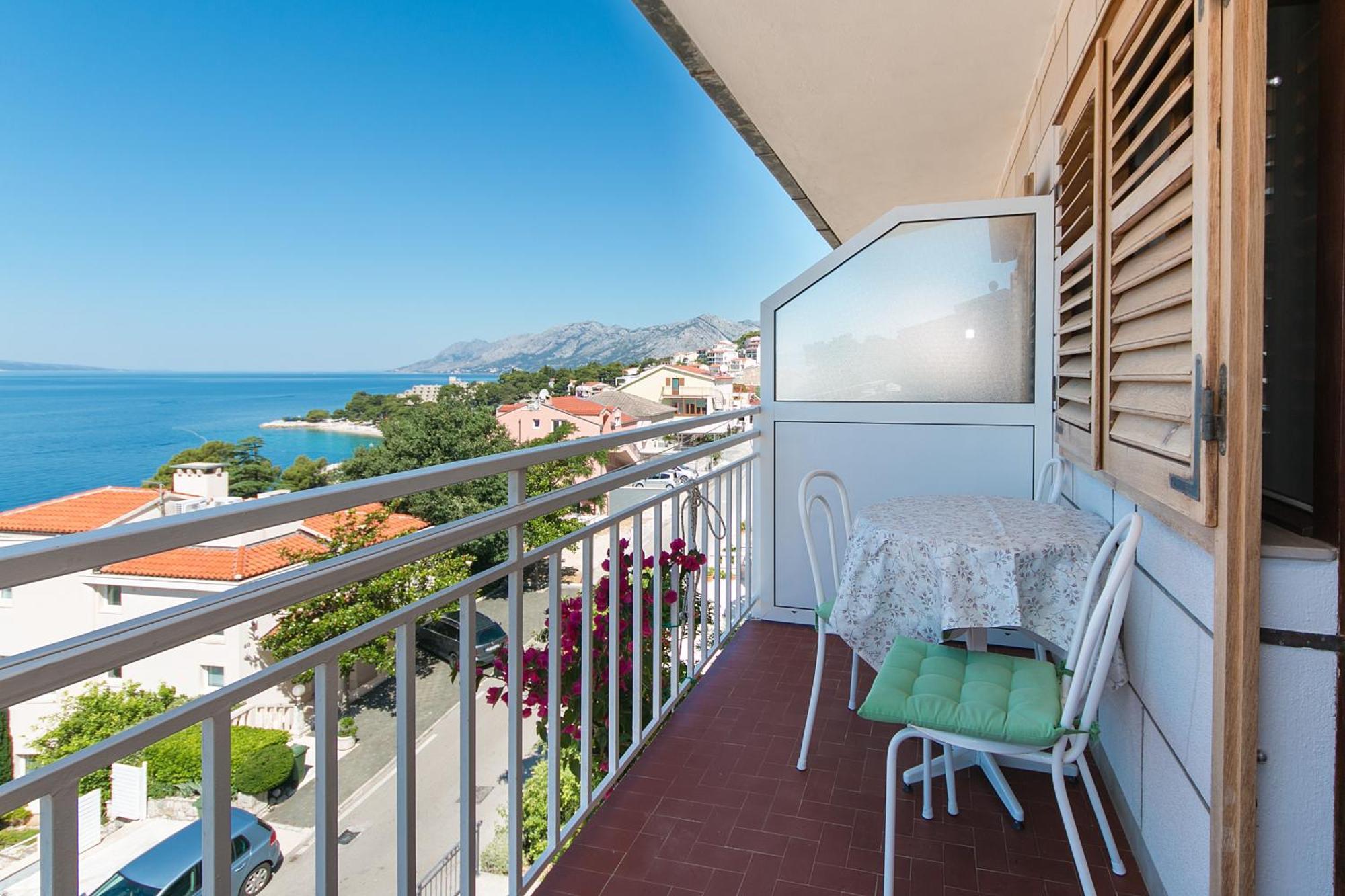 Apartments And Rooms By The Sea Brela, Makarska - 2752 Екстериор снимка