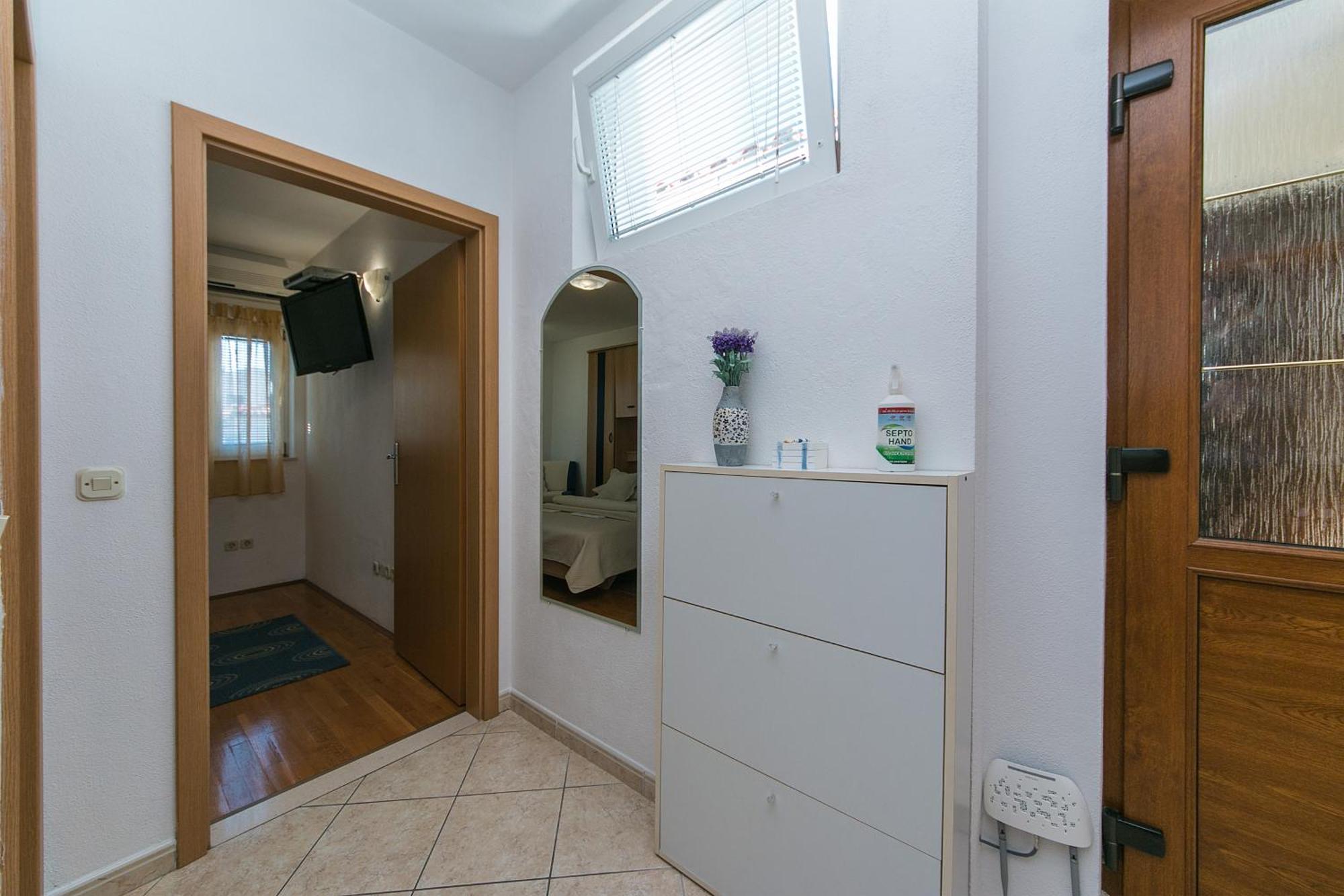 Apartments And Rooms By The Sea Brela, Makarska - 2752 Екстериор снимка