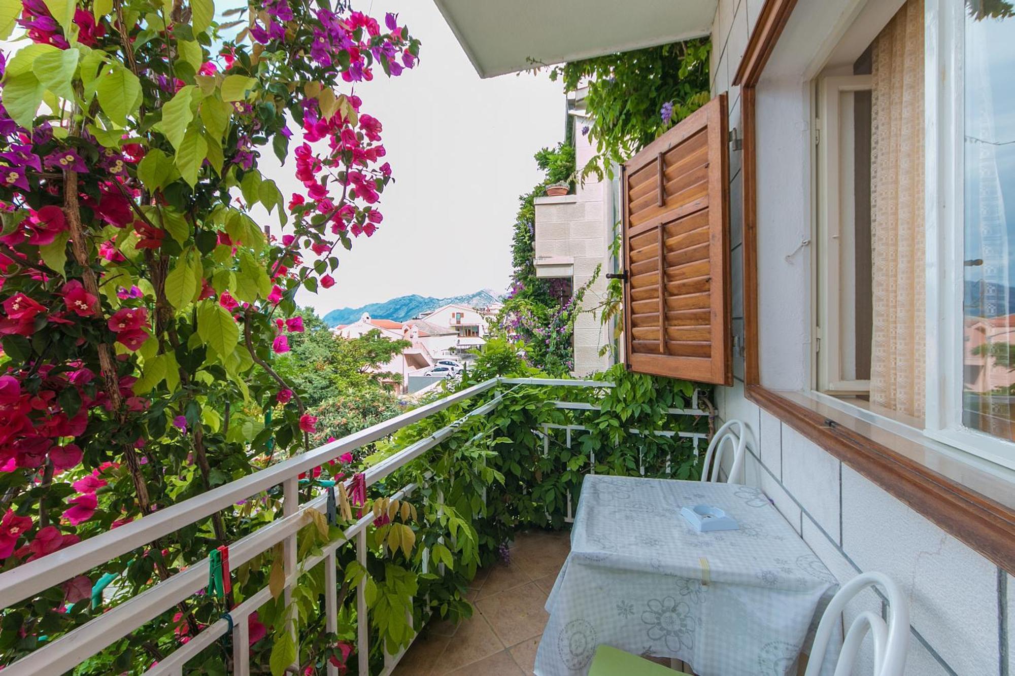 Apartments And Rooms By The Sea Brela, Makarska - 2752 Екстериор снимка