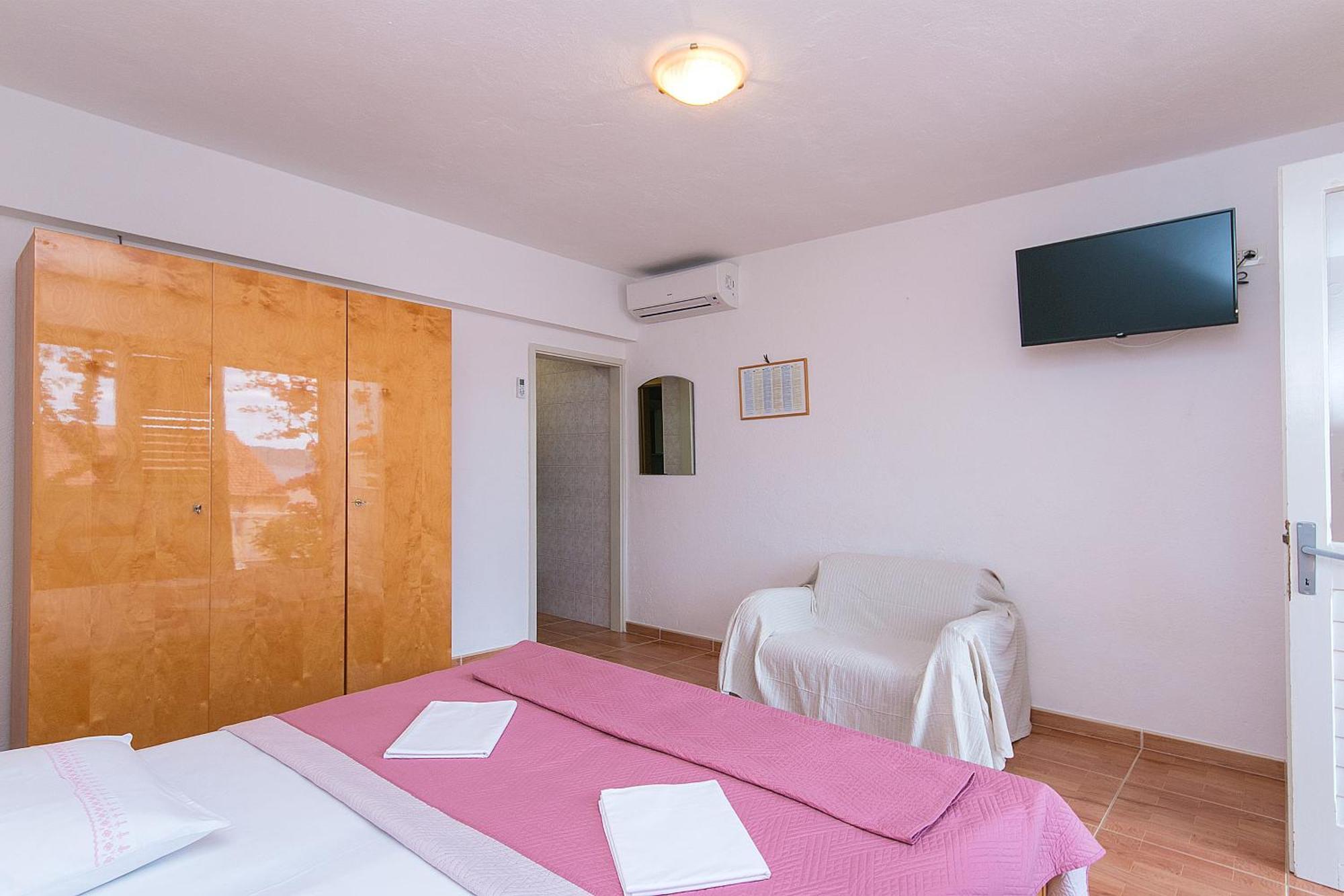 Apartments And Rooms By The Sea Brela, Makarska - 2752 Стая снимка