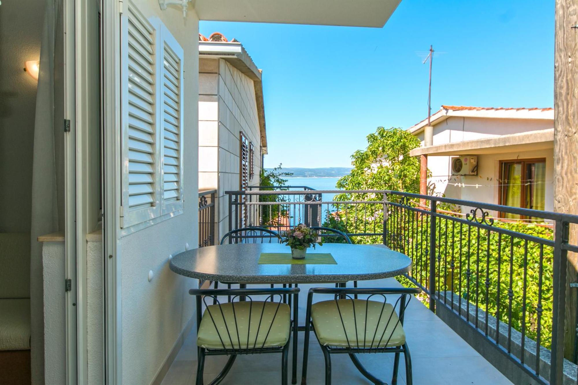 Apartments And Rooms By The Sea Brela, Makarska - 2752 Екстериор снимка