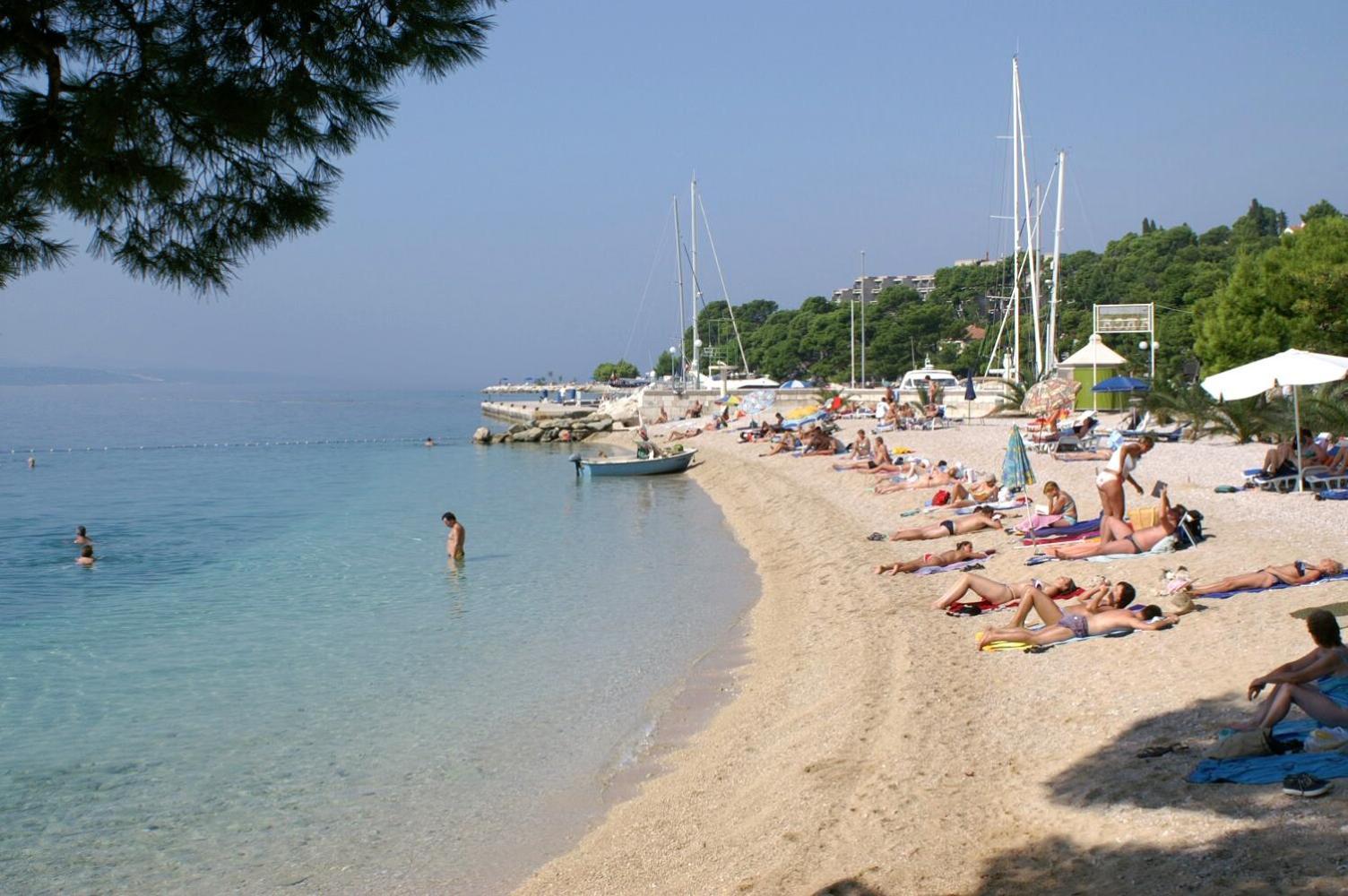 Apartments And Rooms By The Sea Brela, Makarska - 2752 Екстериор снимка