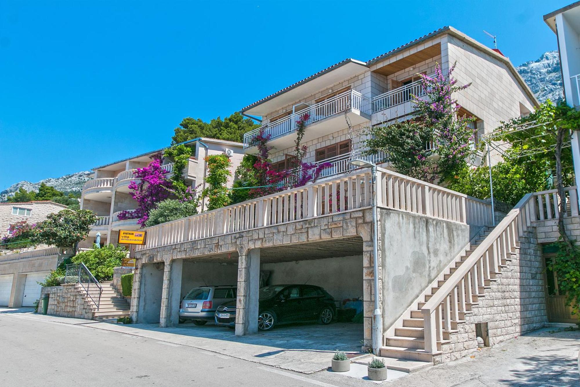 Apartments And Rooms By The Sea Brela, Makarska - 2752 Екстериор снимка