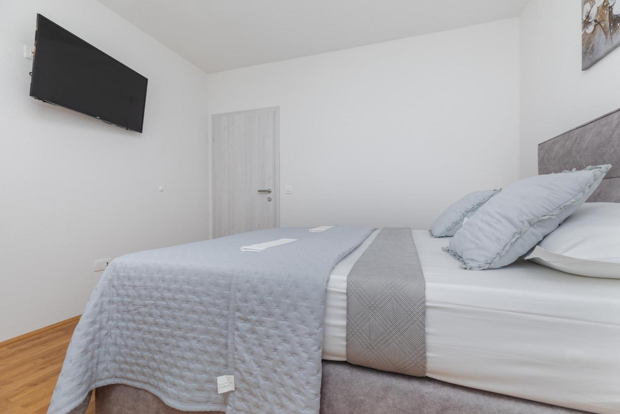 Apartments And Rooms By The Sea Brela, Makarska - 2752 Стая снимка