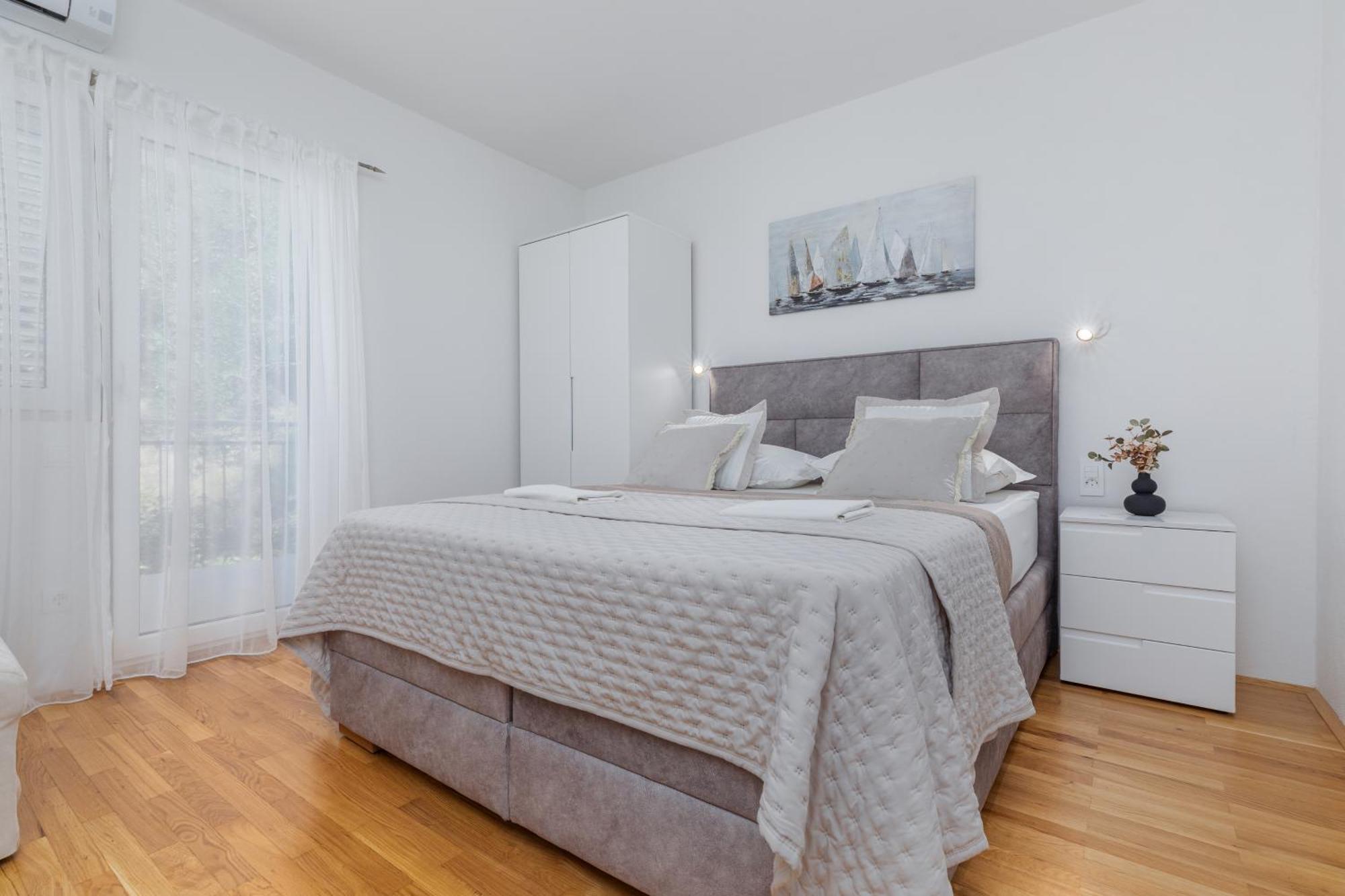 Apartments And Rooms By The Sea Brela, Makarska - 2752 Екстериор снимка